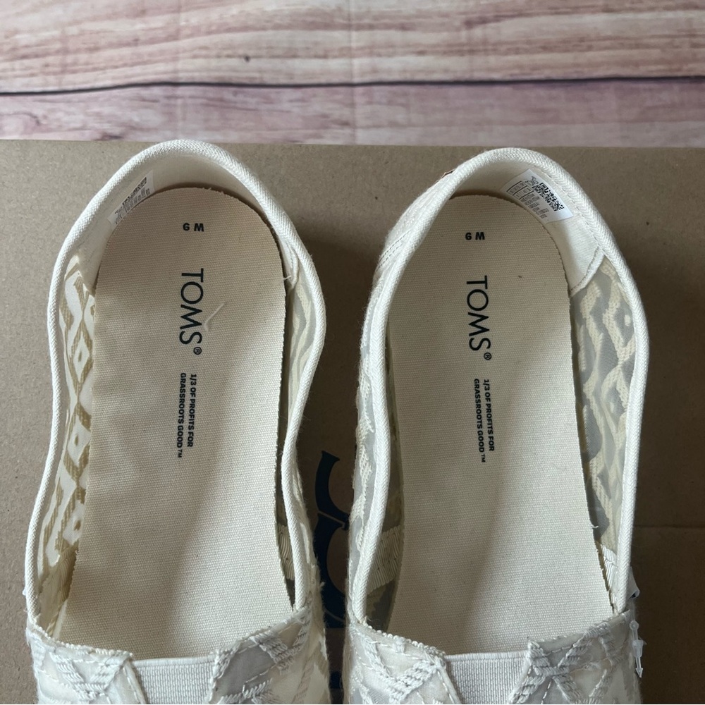 NWOB TOMS Alpargata Moroccan Natural Crochet US Size‎ 9 Brand New Slip On - Picture 6 of 9